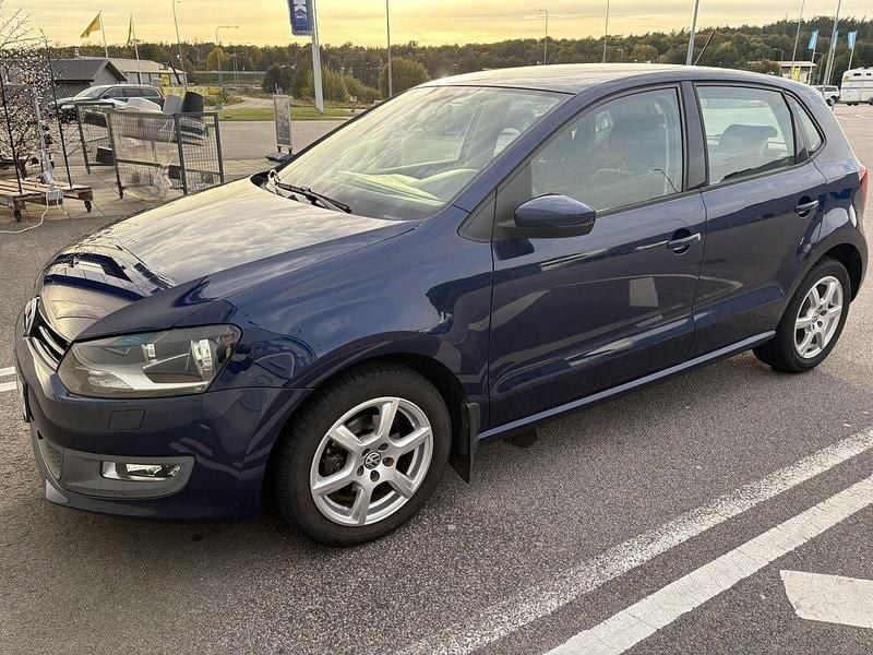 Blå Begagnad 2012 VW Polo Halvkombi | 55 000 kr (Bra pris) - Bild 1/4