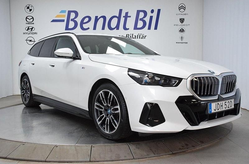 Mineralvitmetallic Begagnad 2024 BMW i5 M Sport Sedan | 649 500 kr - Bild 1/3