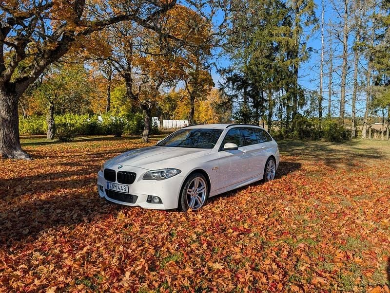 Vit Begagnad 2017 BMW 520 M Sport Kombi | 200 000 kr (Bra pris) - Bild 1/4