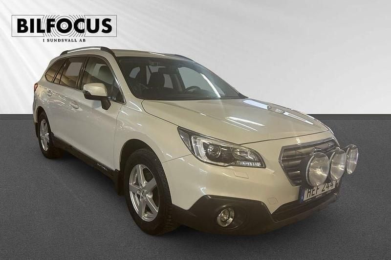 Vit Begagnad 2017 Subaru Outback Kombi | 209 000 kr (Marknadspris) - Bild 1/4