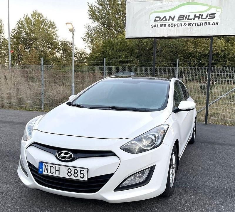 Begagnad Hyundai i30 Sport 110 HK (80 kW) 2013 Vit Halvkombi
