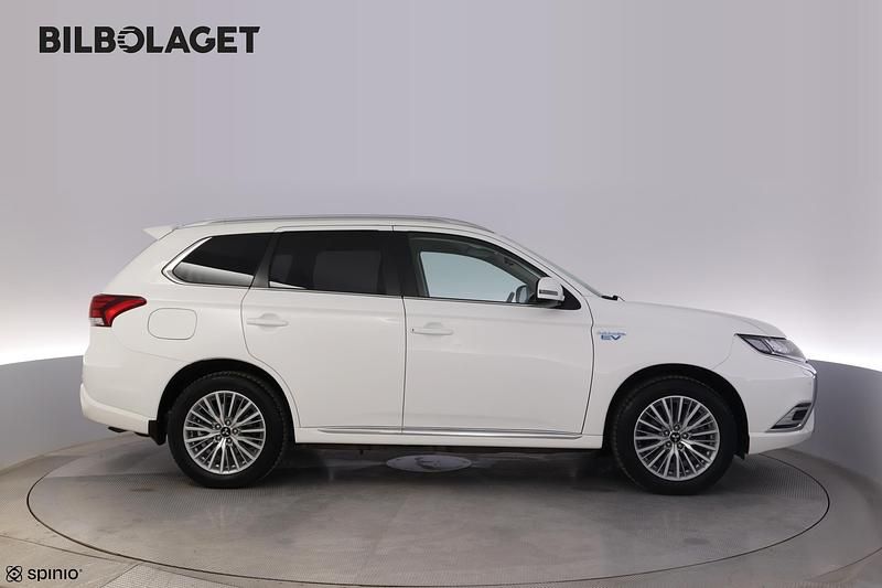 Begagnad Mitsubishi Outlander P-HEV Comfort Edition 135 HK (99 kW) 2019 Vit SUV