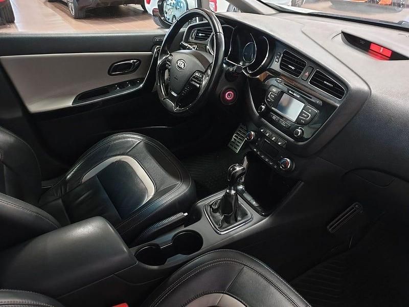 Begagnad Kia Ceed Sportswagon 128 HK (94 kW) 2013 Vit Kombi