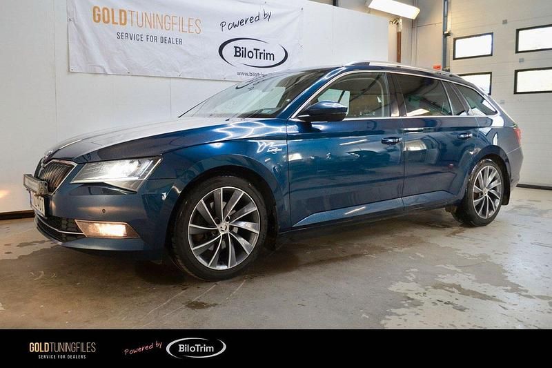 Mörkblå (blå) Begagnad 2016 Skoda Superb LAURIN & KLEMENT Kombi | 149 900 kr (Marknadspris) - Bild 1/4
