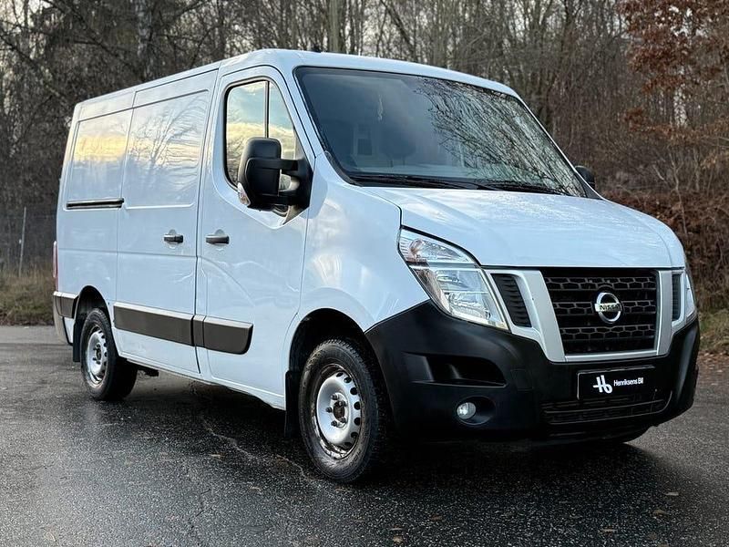 Vit Begagnad 2015 Nissan NV400 Van | 109 900 kr (Lite dyr) - Bild 1/4