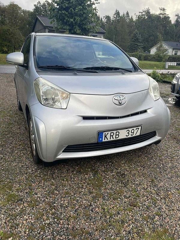 Silver Begagnad 2009 Toyota iQ Halvkombi | 17 000 kr - Bild 1/4