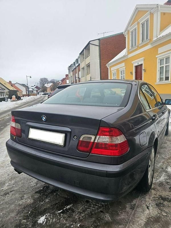Begagnad BMW 320 170 HK (125 kW) 2003 Mörkgrå Sedan
