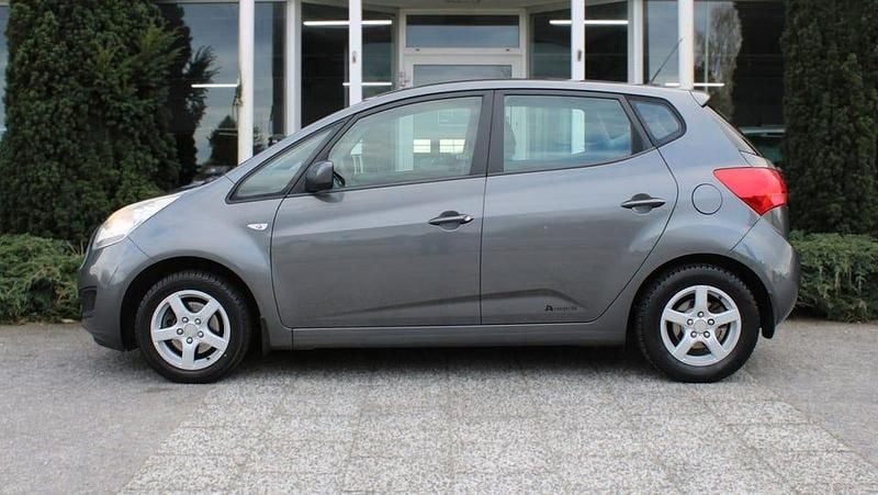 Begagnad Kia Venga Comfort 90 HK (66 kW) 2011 Grå Halvkombi
