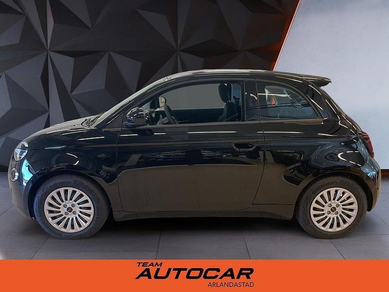 Begagnad Fiat 500e 87 kW (119 HK) 2023 Svart Halvkombi