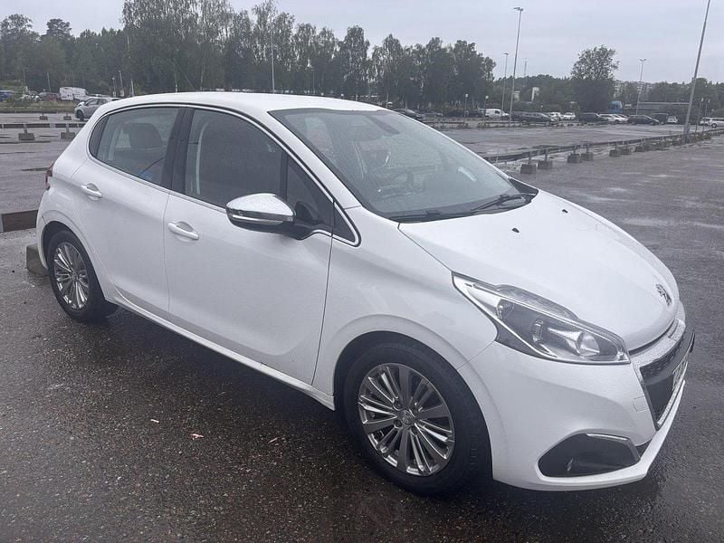 Vit Begagnad 2019 Peugeot 208 Halvkombi | 115 000 kr (Marknadspris) - Bild 1/4