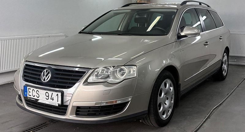 Ljusbrun Begagnad 2006 VW Passat Comfortline Kombi | 25 000 kr (Lite dyr) - Bild 1/4