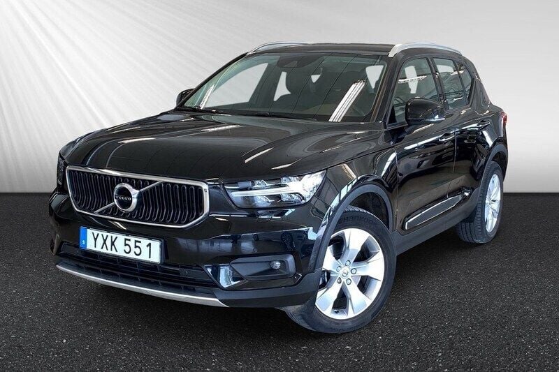 Svart Begagnad 2018 Volvo XC40 Momentum SUV | 279 800 kr (Marknadspris) - Bild 1/4