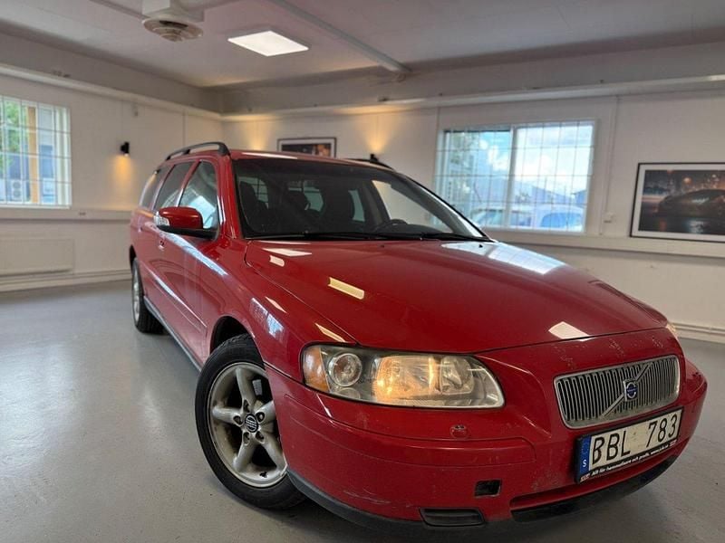Röd Begagnad 2007 Volvo V70 Kombi | 12 900 kr (Bra pris) - Bild 1/4