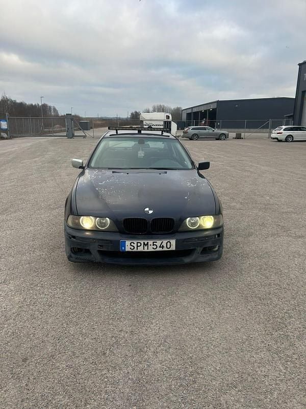 Begagnad 2001 BMW 525 Sedan | 26 000 kr (Bra pris) - Bild 1/4