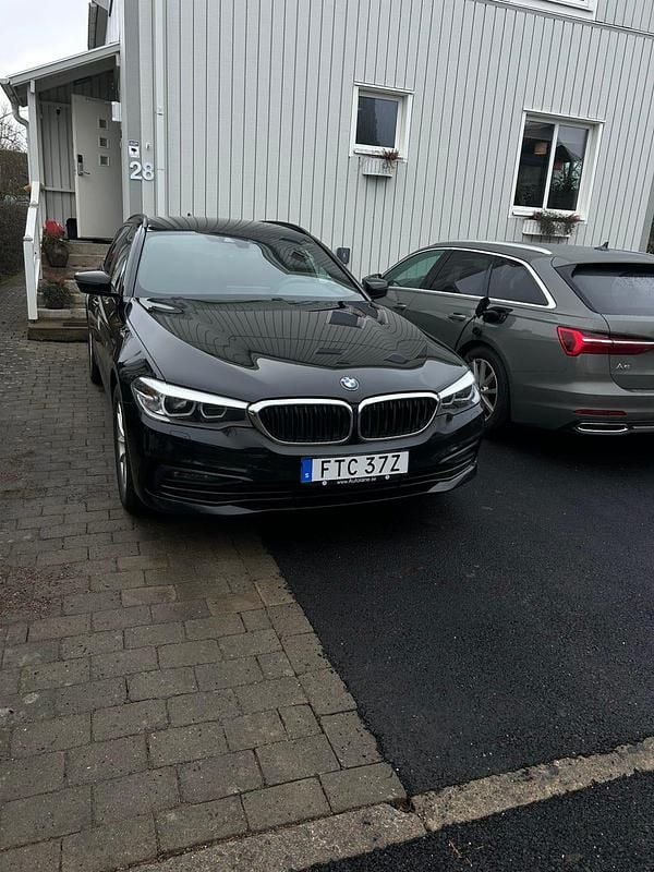Begagnad 2020 BMW 520 Kombi | 263 000 kr (Marknadspris) - Bild 1/4
