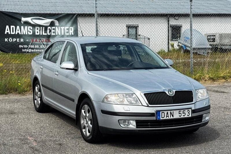 Silver Begagnad 2008 Skoda Octavia Halvkombi | 44 900 kr (Lite dyr) - Bild 1/4