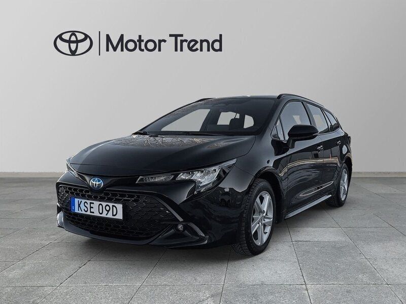 Svart Begagnad 2024 Toyota Corolla Active Kombi | 299 000 kr (Marknadspris) - Bild 1/4