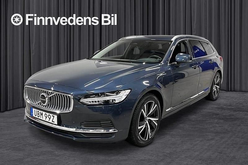 Blå Begagnad 2024 Volvo V90 Core Kombi | 424 800 kr (Marknadspris) - Bild 1/4
