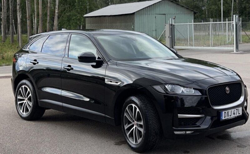Svart Begagnad 2018 Jaguar F-Pace R-Sport SUV | 230 000 kr (Superpris) - Bild 1/4
