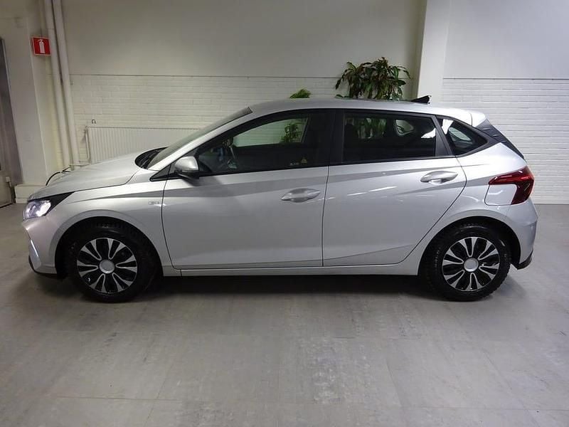 Grå Begagnad 2022 Hyundai i20 Essential Halvkombi | 179 900 kr (Marknadspris) - Bild 1/4