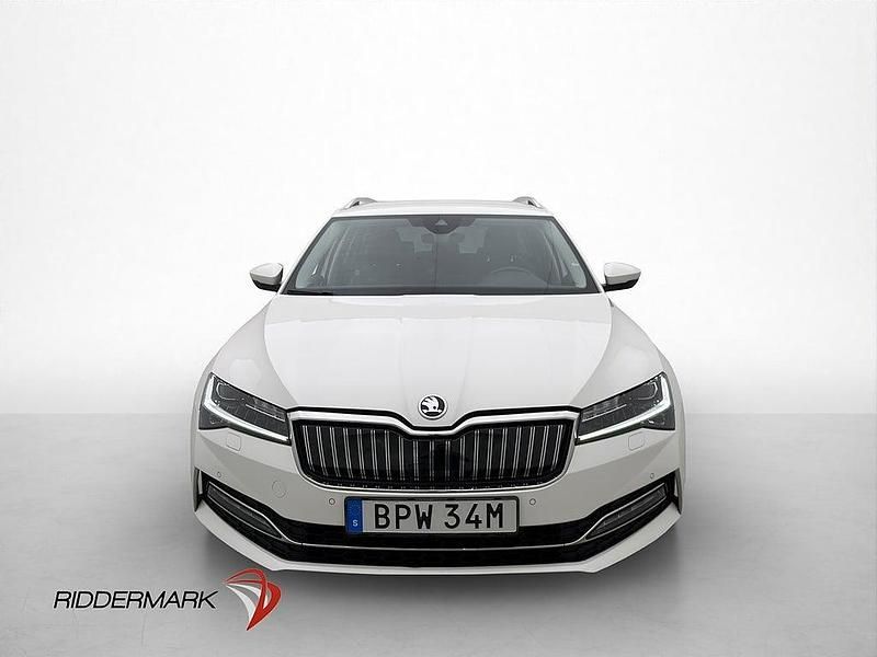 Begagnad Skoda Superb Business Line 218 HK (160 kW) 2021 Vit Kombi