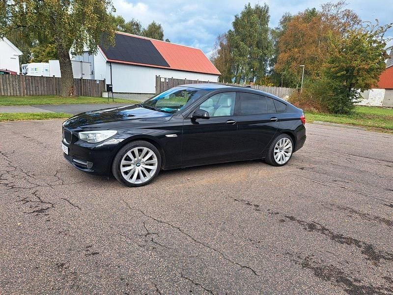 Begagnad 2012 BMW 530 Gran Turismo Halvkombi | 119 500 kr (Lite dyr) - Bild 1/4