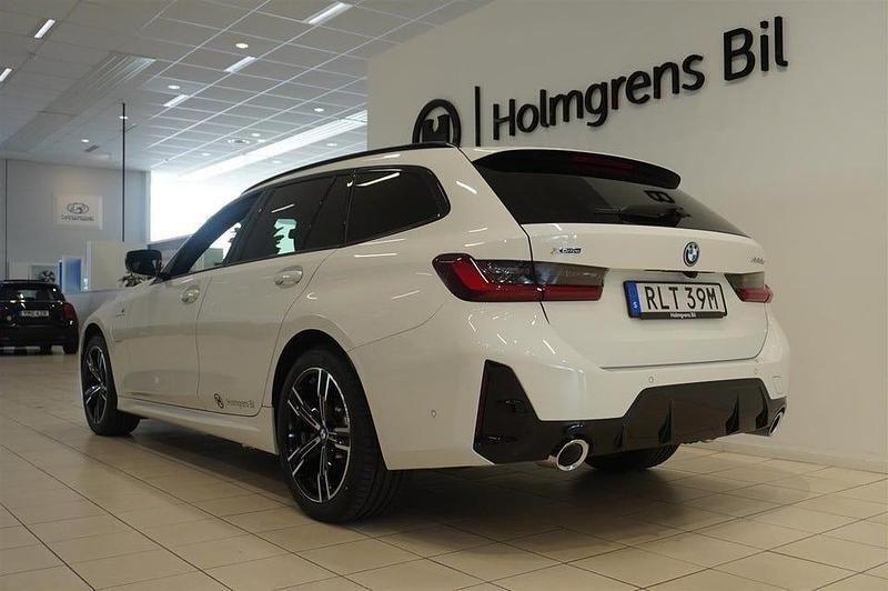 Begagnad BMW 330 Efficient Dynamics 292 HK (214 kW) 2025 Alpinvit Kombi