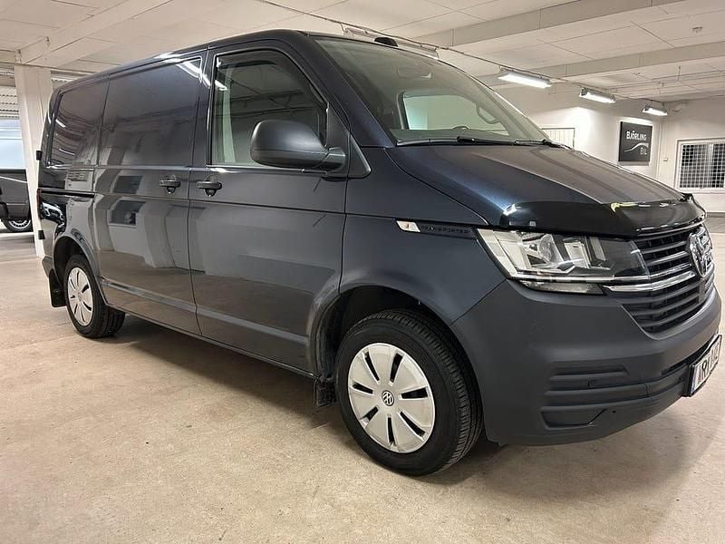 Begagnad VW T6.1 Comfortline 150 HK (110 kW) 2023 Blå (starlight blue metallic) Van