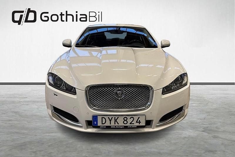 Begagnad Jaguar XF S 241 HK (177 kW) 2012 Vit Sedan