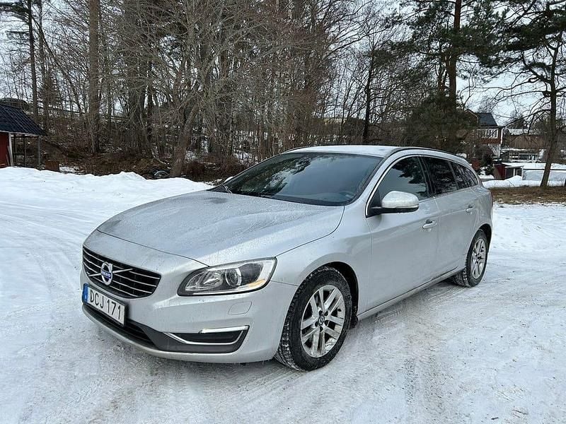 Begagnad Volvo V60 Momentum 181 HK (133 kW) 2015 Kombi
