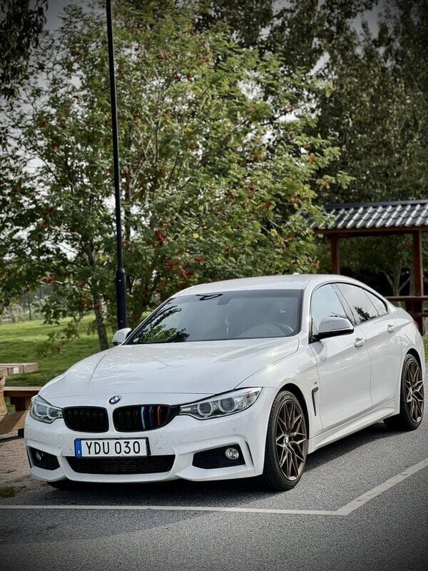Vit Begagnad 2016 BMW 418 Gran Coupé M Sport Sportkupé | 180 000 kr - Bild 1/4