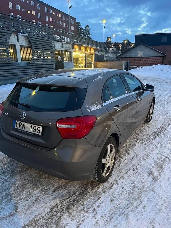 Begagnad Mercedes A180 122 HK (89 kW) 2013
