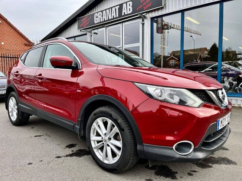 Röd (röd met) Begagnad 2016 Nissan Qashqai S SUV | 159 900 kr (Marknadspris) - Bild 1/4