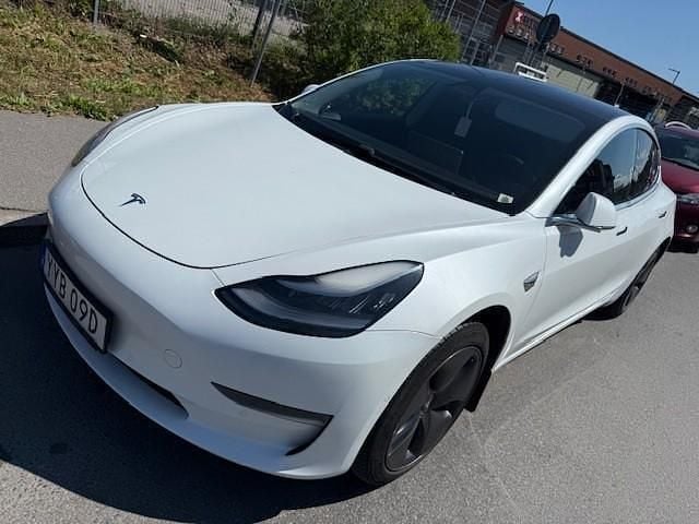 Vit Begagnad 2019 Tesla Model 3 Standard Range Plus Sedan | 225 000 kr (Marknadspris) - Bild 1/2