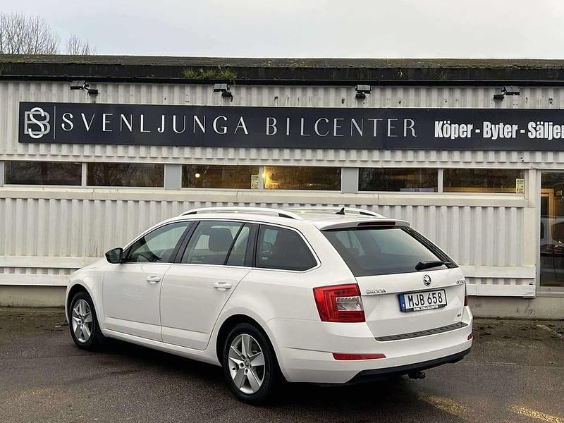 Begagnad Skoda Octavia Elegance 180 HK (132 kW) 2014 Vit Kombi