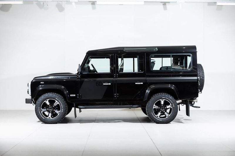 Begagnad Land Rover Defender 122 HK (89 kW) 2008 Svart SUV