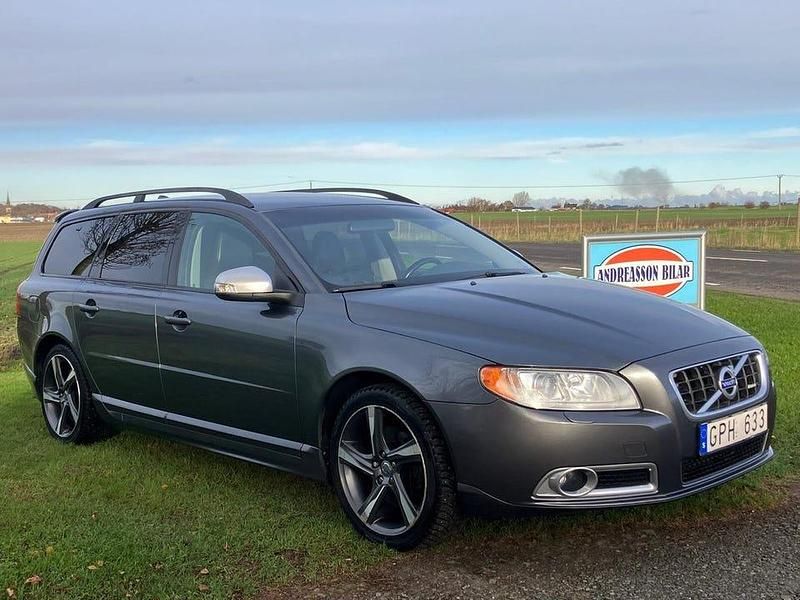 Grå Begagnad 2010 Volvo V70 R-Design Kombi | 99 000 kr (Dyr) - Bild 1/4
