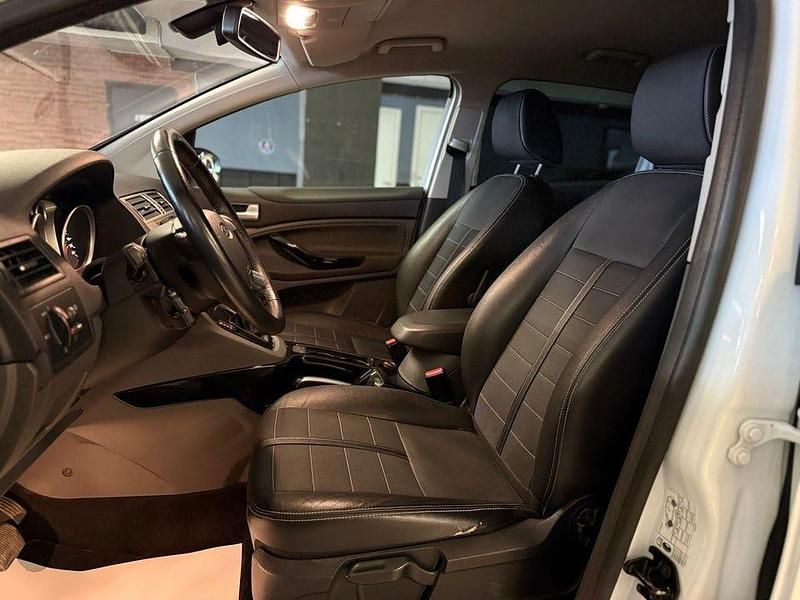 Begagnad Ford Kuga Titanium 163 HK (119 kW) 2012 Vit SUV