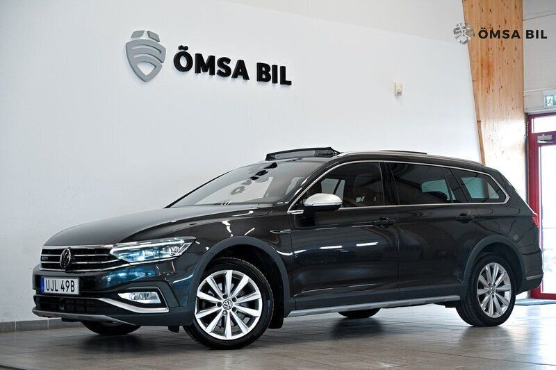 Mörkgrå Begagnad 2022 VW Passat Alltrack Kombi | 284 800 kr (Bra pris) - Bild 1/4