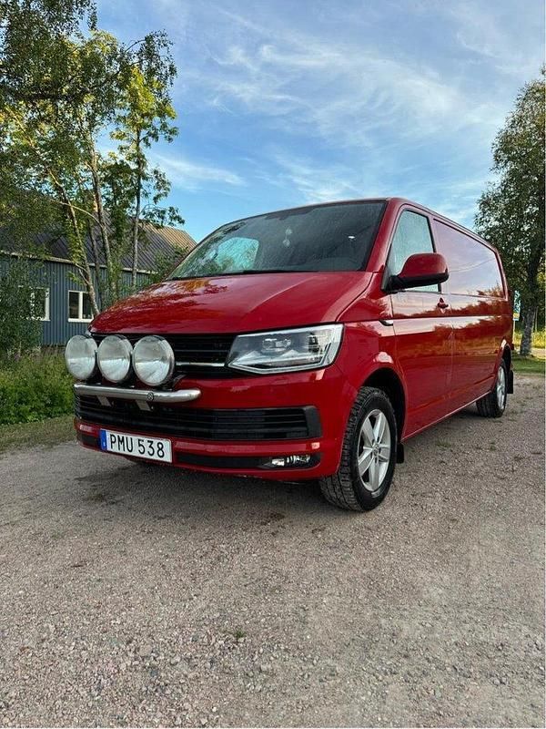 Röd Begagnad 2018 VW T6 Van | 299 000 kr - Bild 1/1