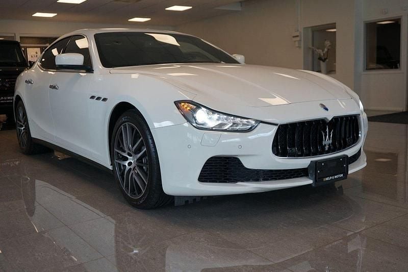 Vit Begagnad 2015 Maserati Ghibli Sportkupé | 329 000 kr - Bild 1/4