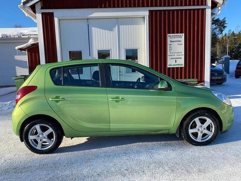 Begagnad Hyundai i20 Premium 78 HK (57 kW) 2012 Grön Halvkombi