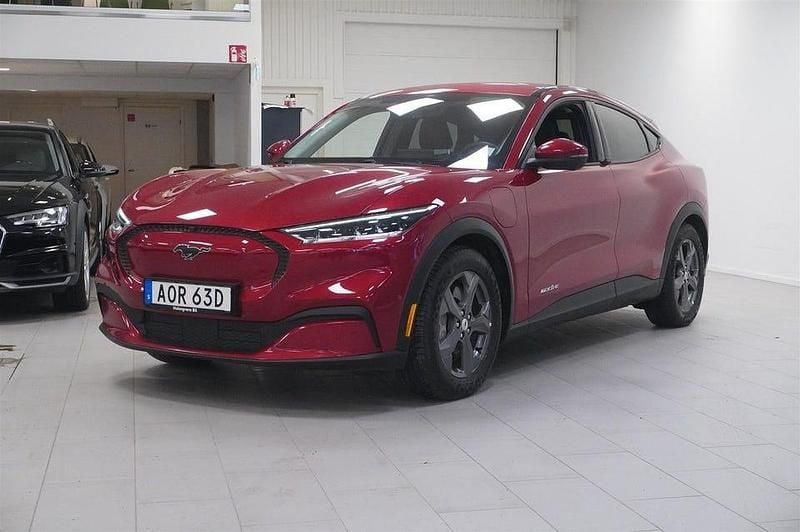 Rapid red pn4hq Begagnad 2022 Ford Mustang Mach-E Standard Range SUV | 339 800 kr (Superpris) - Bild 1/4