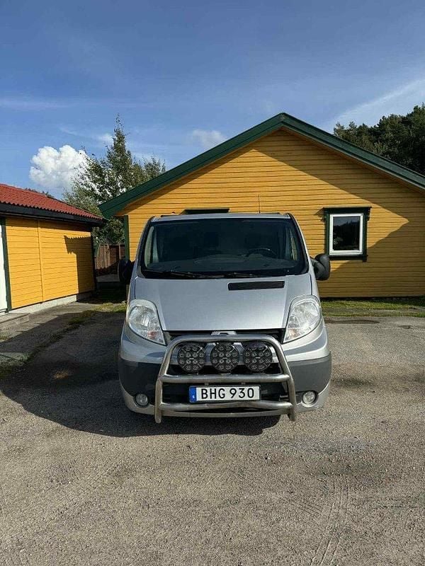 Silver Begagnad 2014 Renault Trafic Van | 95 000 kr (Bra pris) - Bild 1/4