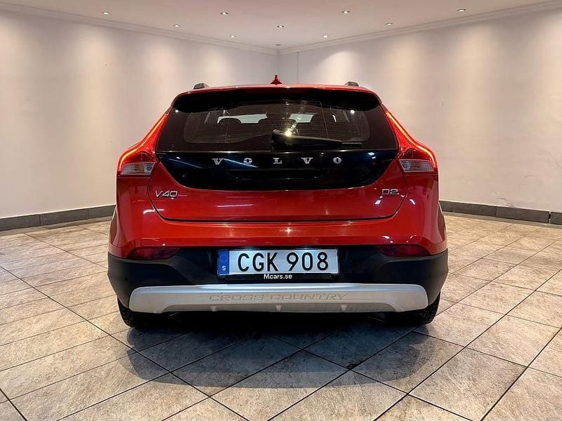 Begagnad Volvo V40 Momentum 114 HK (83 kW) 2014 Röd Halvkombi
