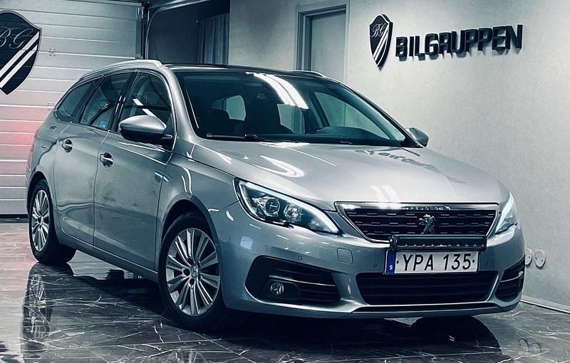 Grå Begagnad 2017 Peugeot 308 Allure Kombi | 119 000 kr (Marknadspris) - Bild 1/4