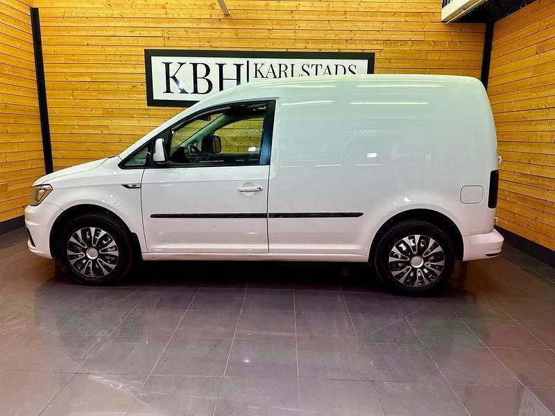 Vit Begagnad 2017 VW Caddy Minibuss | 94 900 kr (Superpris) - Bild 1/3