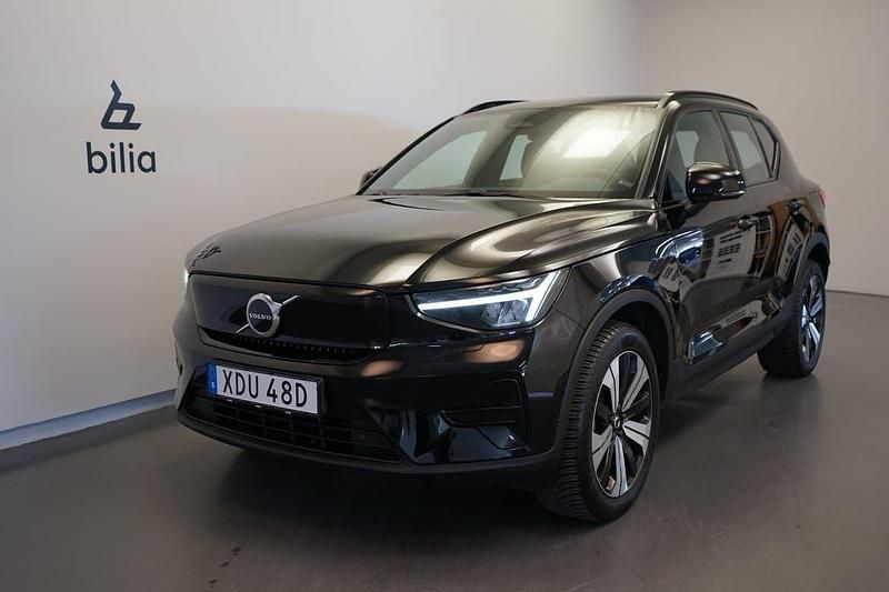 Svart Begagnad 2022 Volvo XC40 Core SUV | 334 500 kr - Bild 1/3