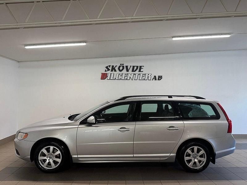 Ljusgrå Begagnad 2012 Volvo V70 Kombi | 89 500 kr (Marknadspris) - Bild 1/4