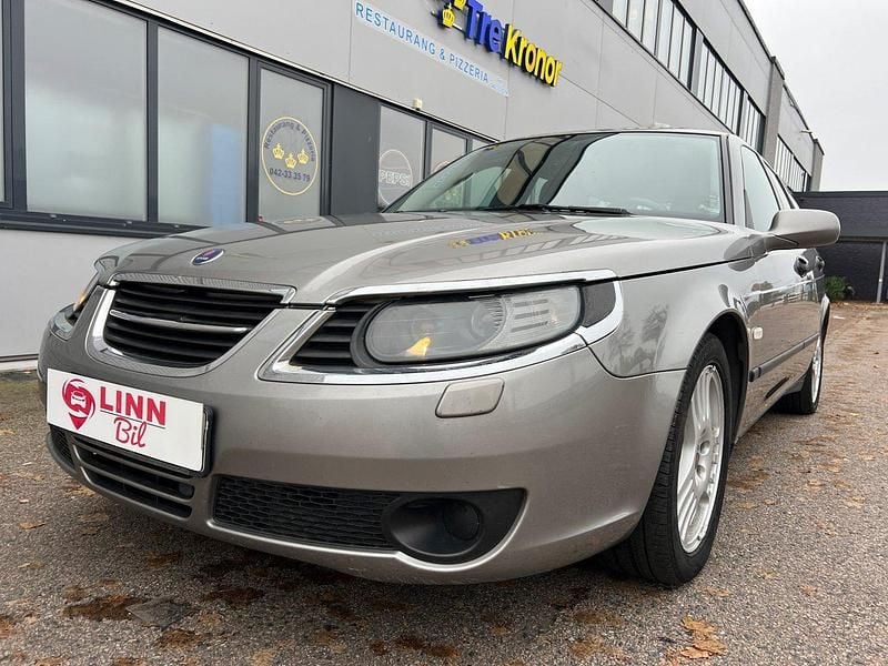 Ljusgrå (grå) Begagnad 2006 Saab 9-5 Kombi | 22 999 kr (Marknadspris) - Bild 1/4
